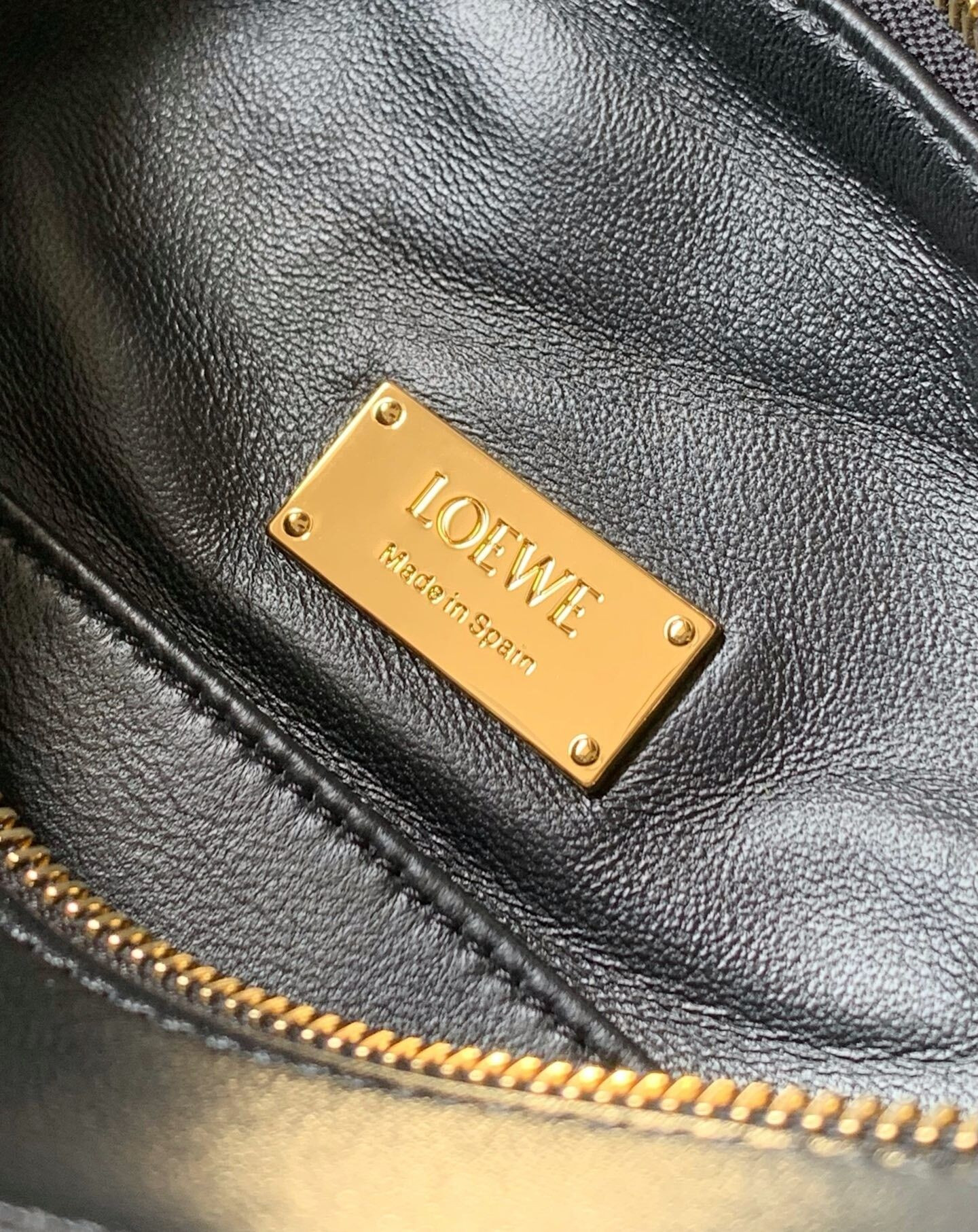 L0ew* small featherlight puzzle bag in nappa lambskin  16.5x24x10.5cm