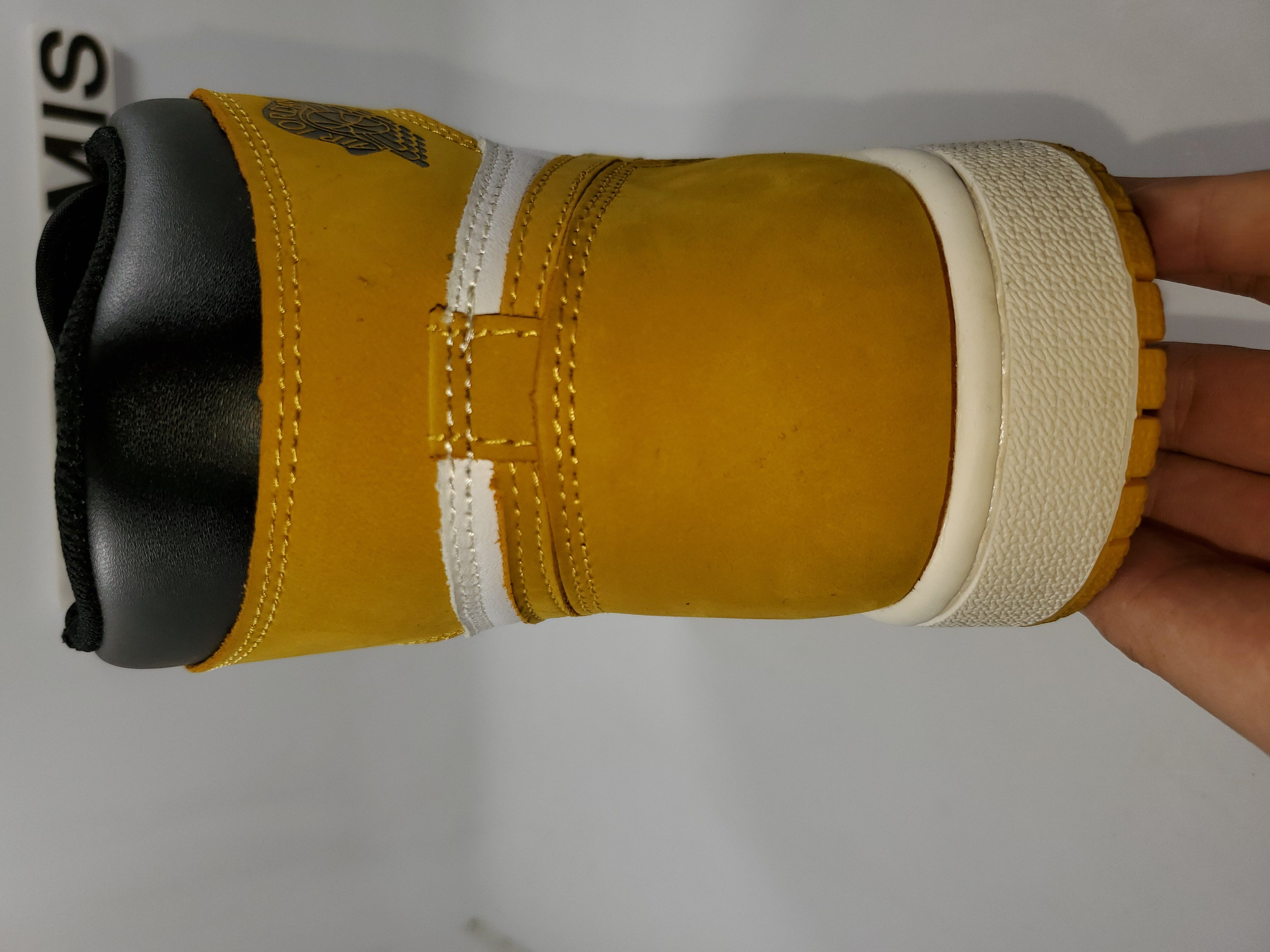 Air Jordan 1 Retro High Yellow Ochre