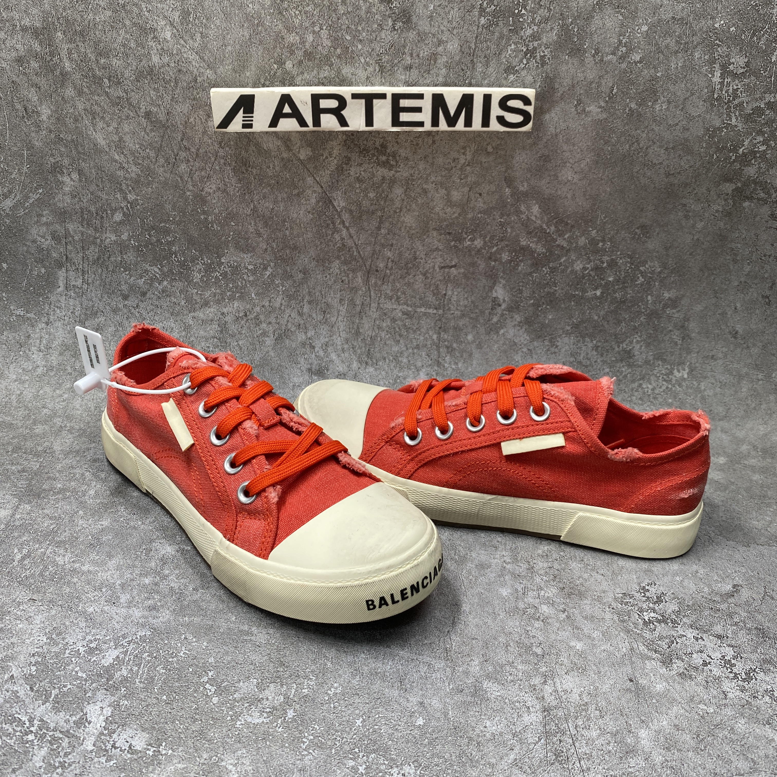 PARIS LOW TOP SNEAKER IN RED