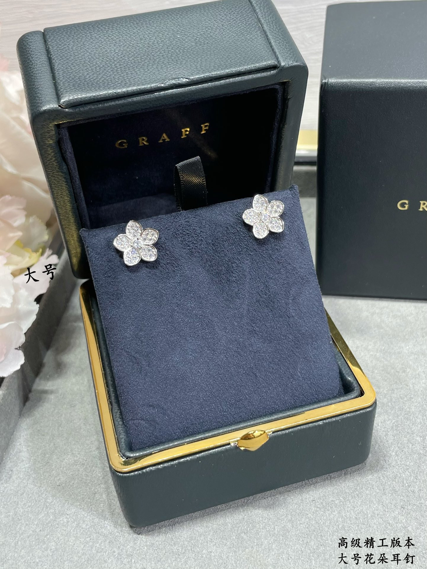 Graff Large flowers Earrings