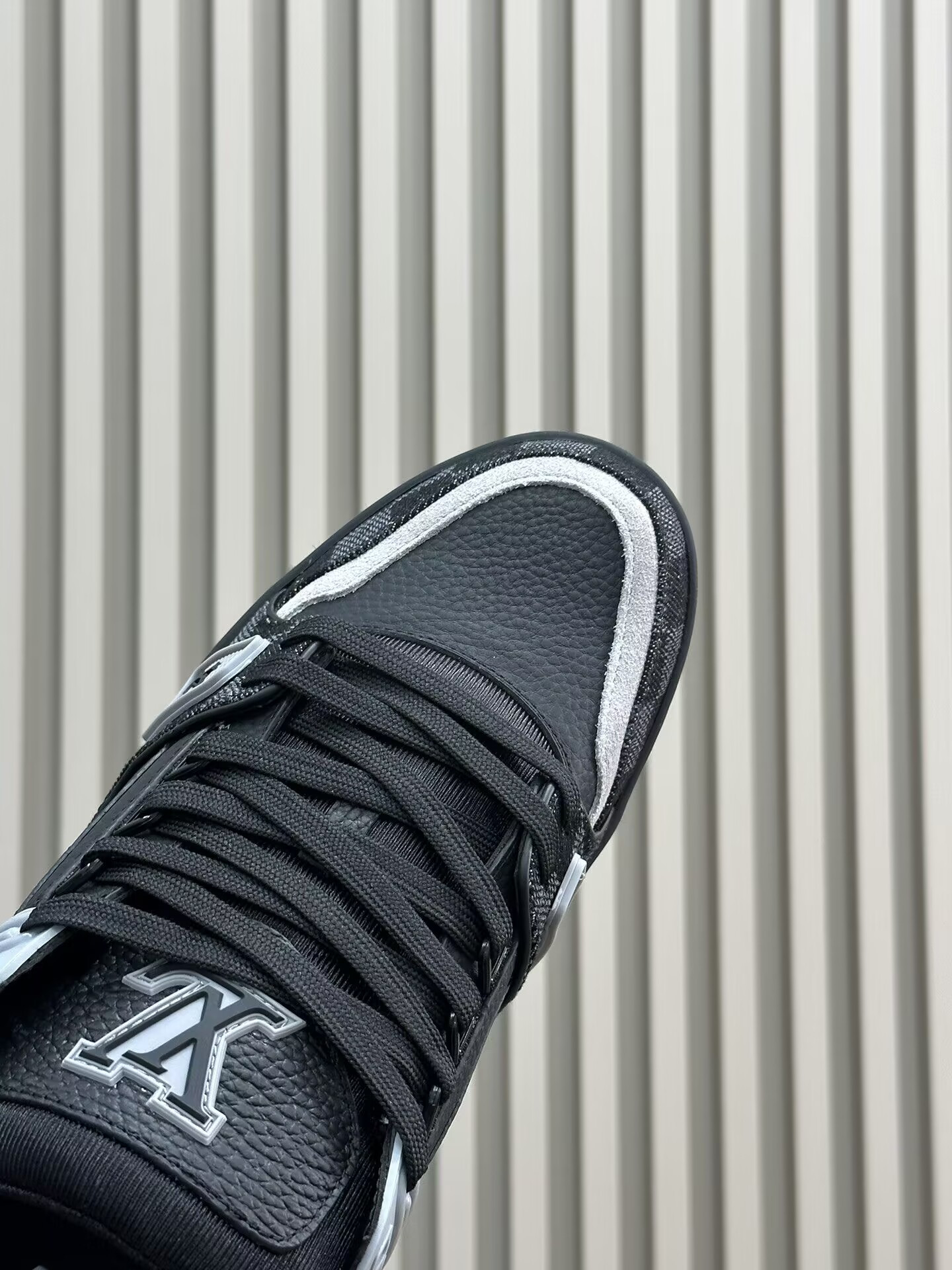 UA LV TRAINER SNEAKER