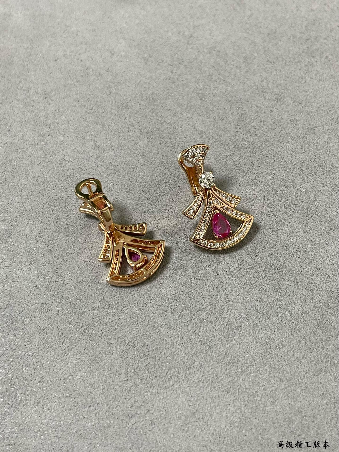 b*l*ai red Di*m*nd fan-shaped skirt earrings