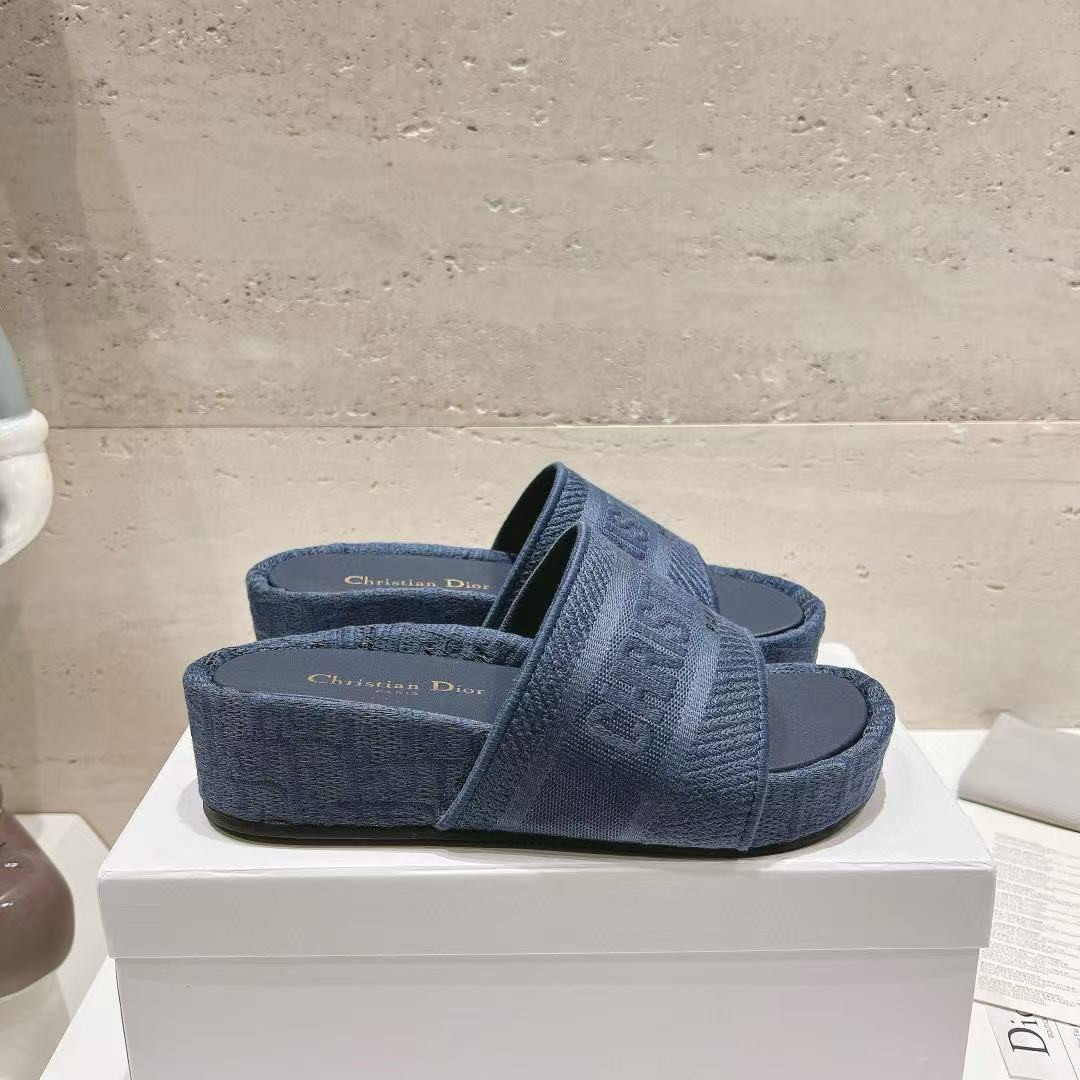 ua D*or sandal