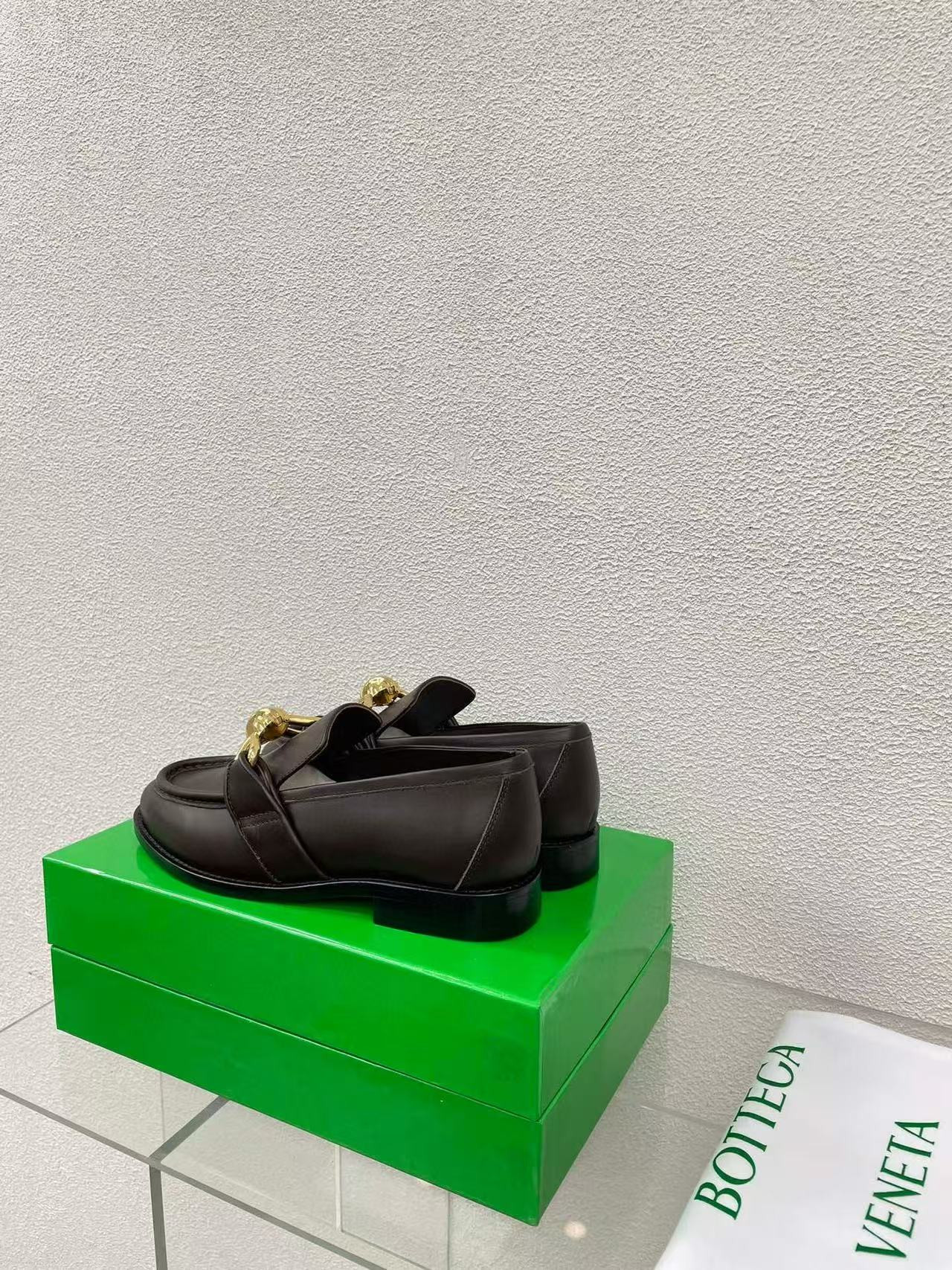 ua bo*te*ga Ve*ne*ta loafers shoes