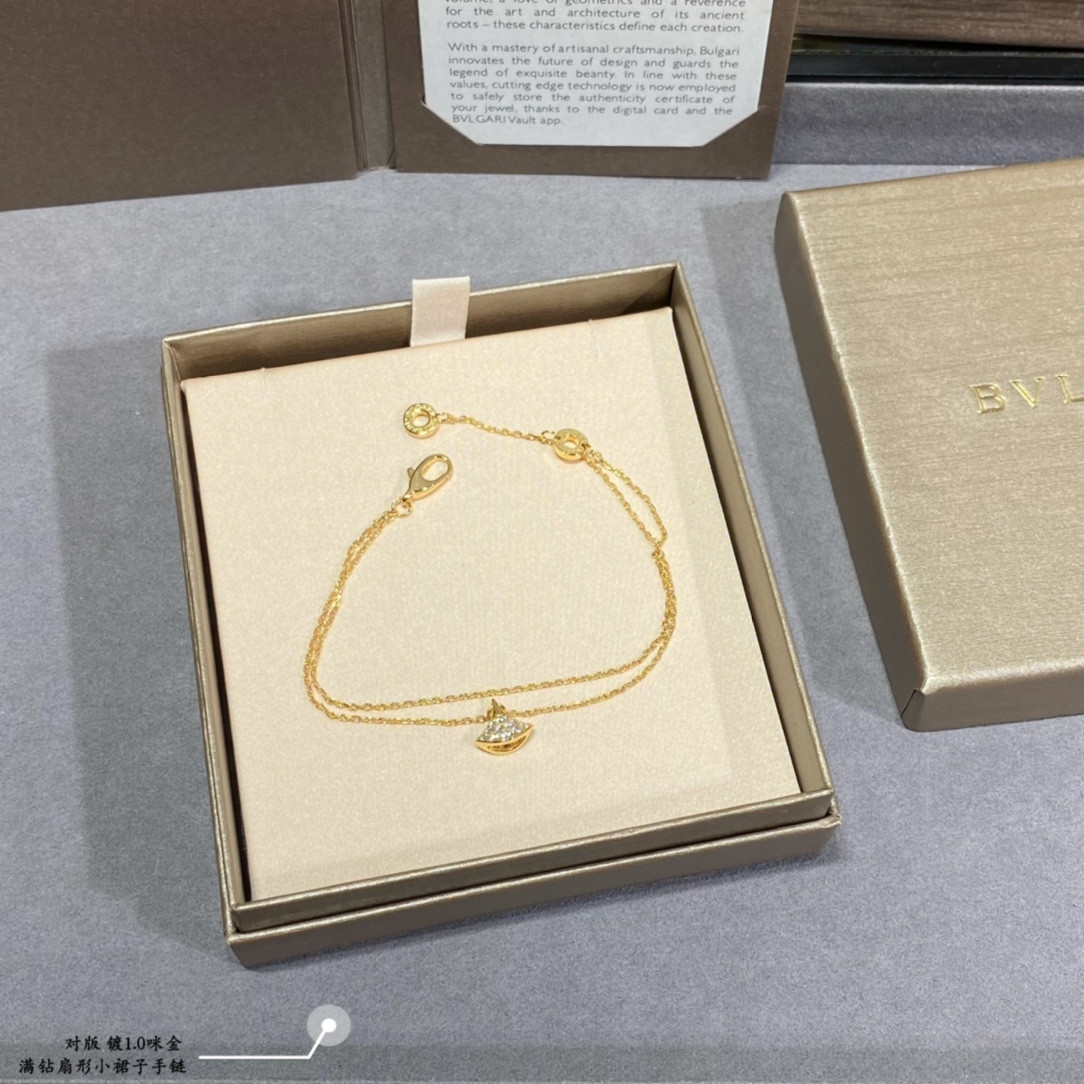 b*l*ai Di*m*nd fan-shaped mini skirt bracelet