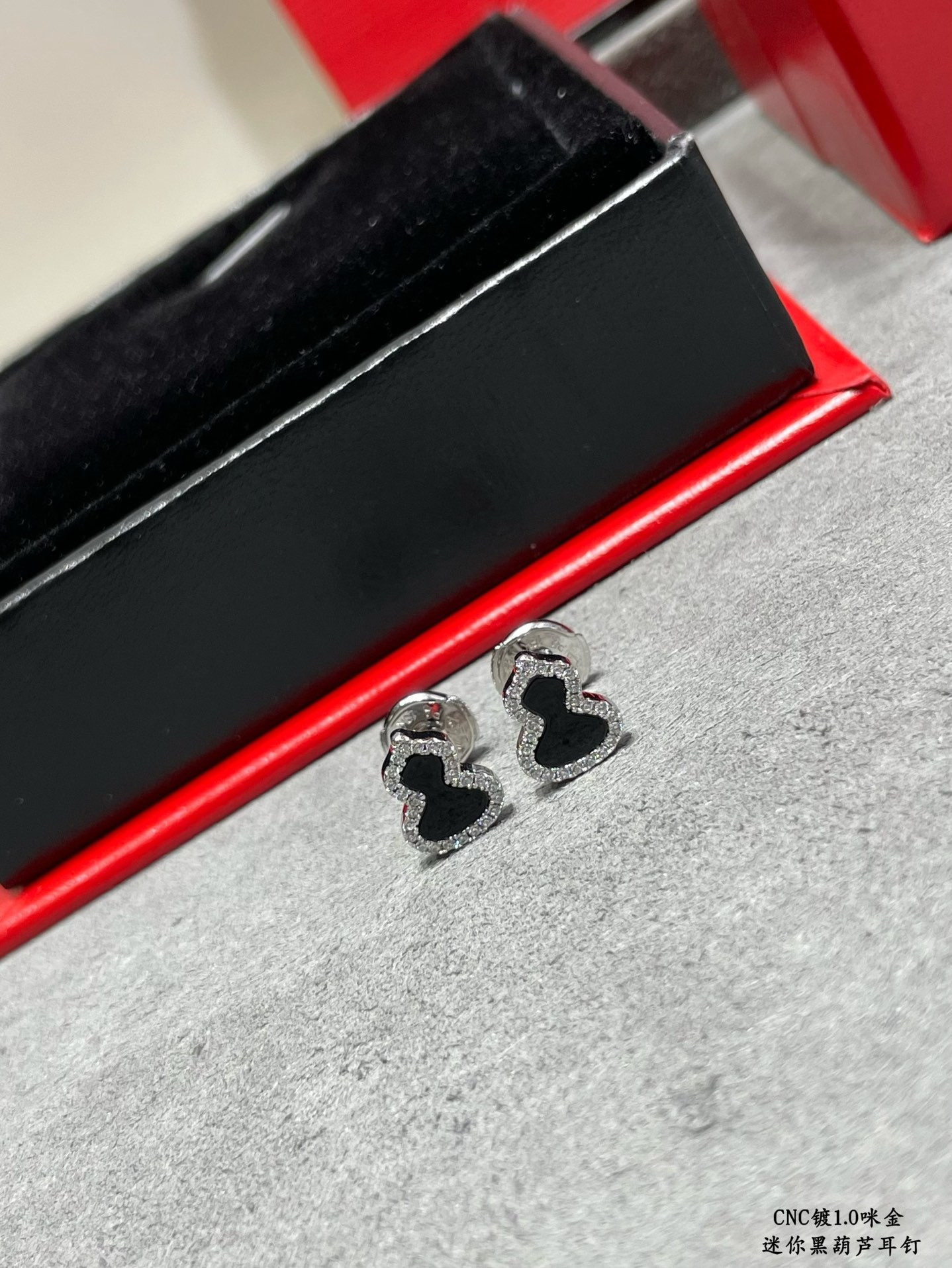 Qeelin Mini Gourd Earrings