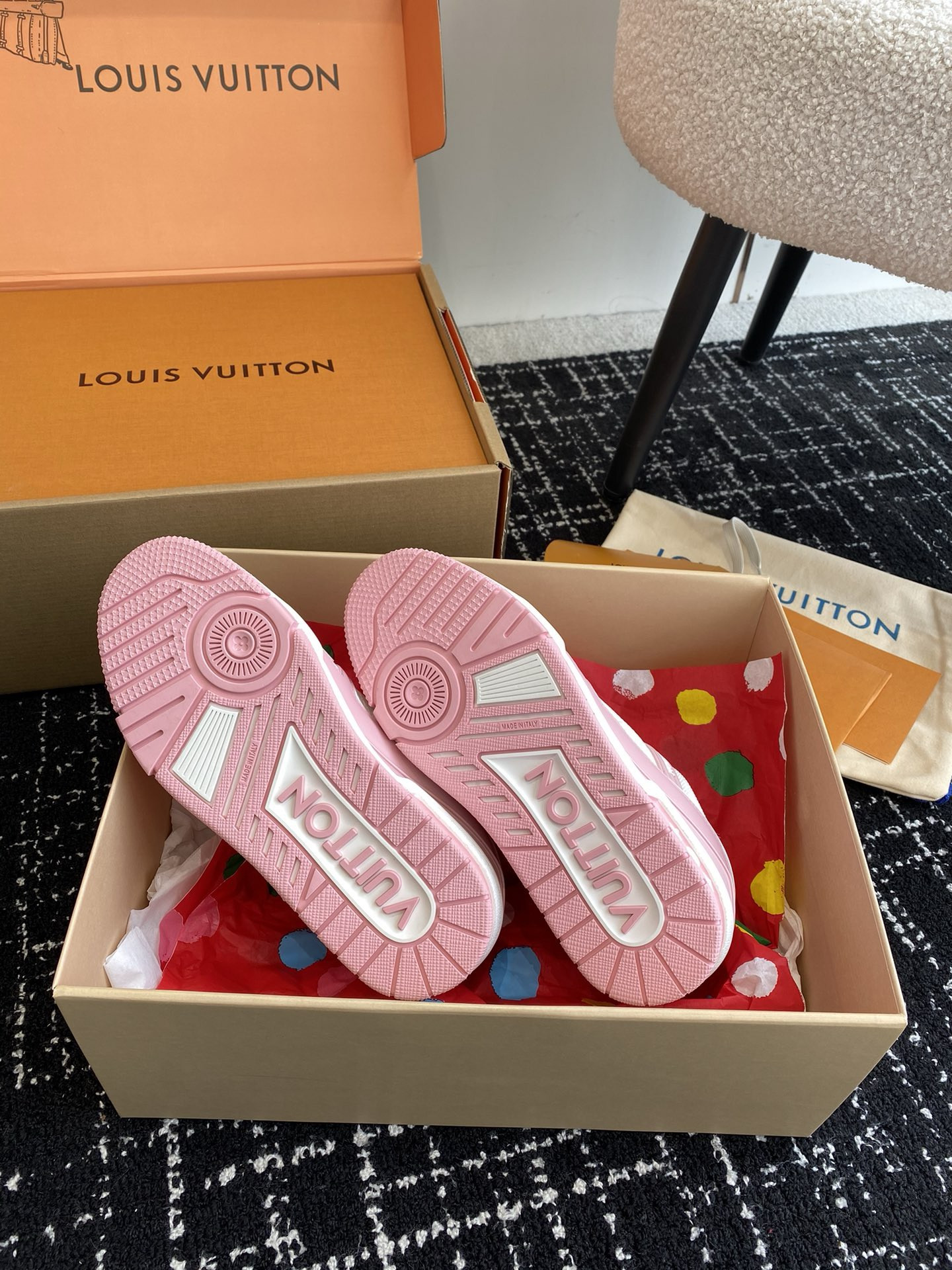 UA LV Trainer Sneaker