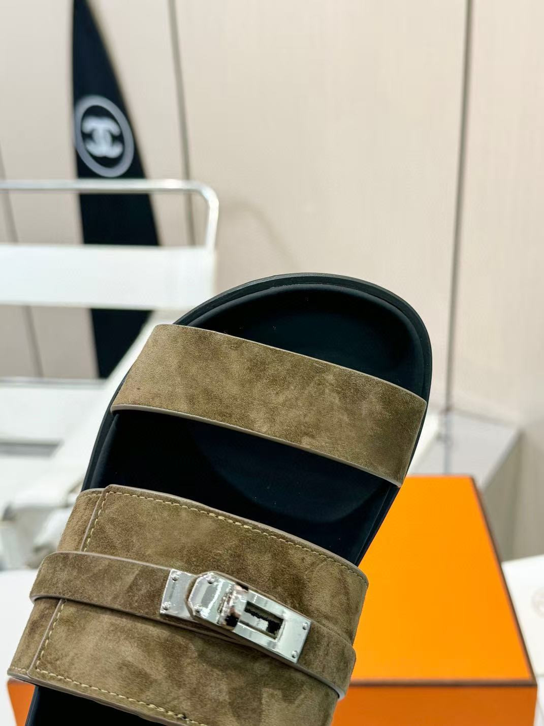 ua H**me5 jackson sandal