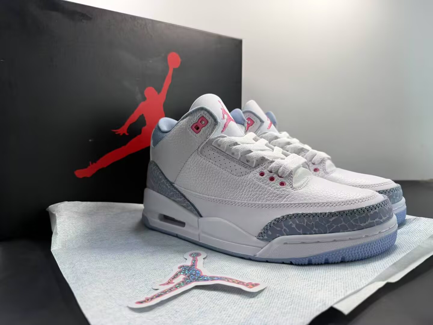 UA AIR JORDAN 3 Retro