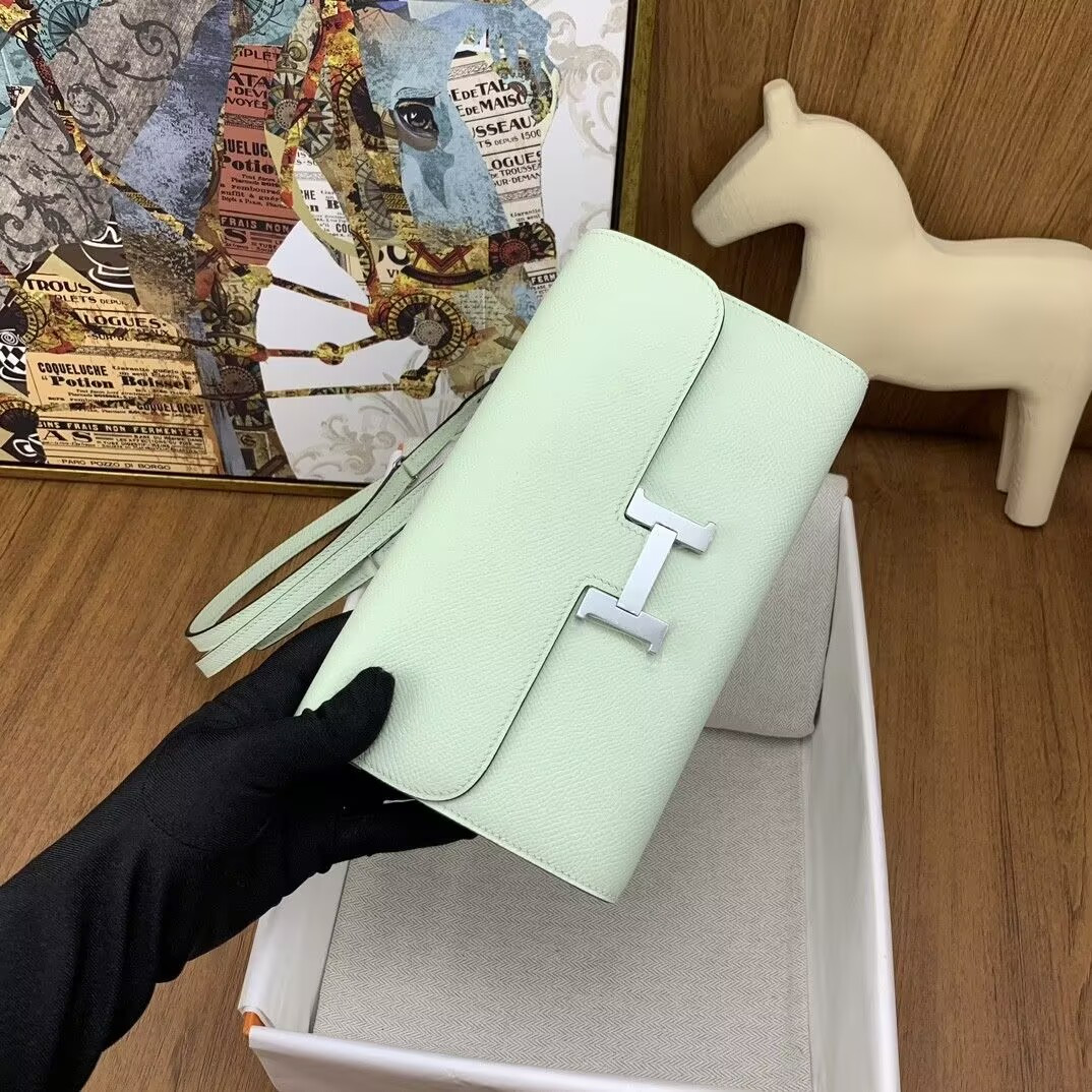 H**mes constance to go wallet in vert peppermint 20.5x2x13cm
