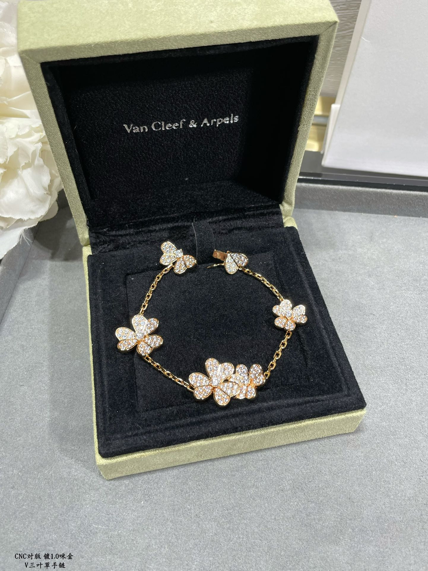 V*N CL*F & arpels clover bracelet