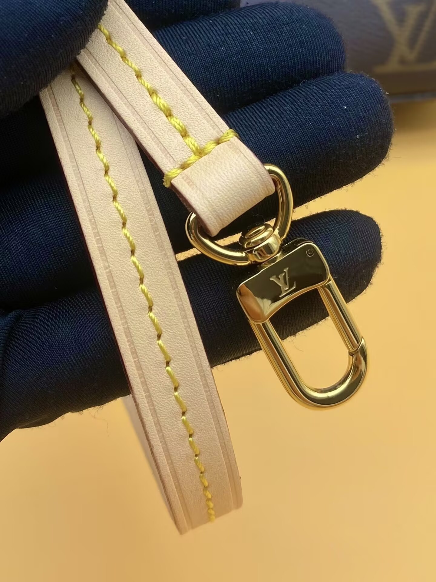 LV Accessory Pouch M40712 23.5x13.5x4cm