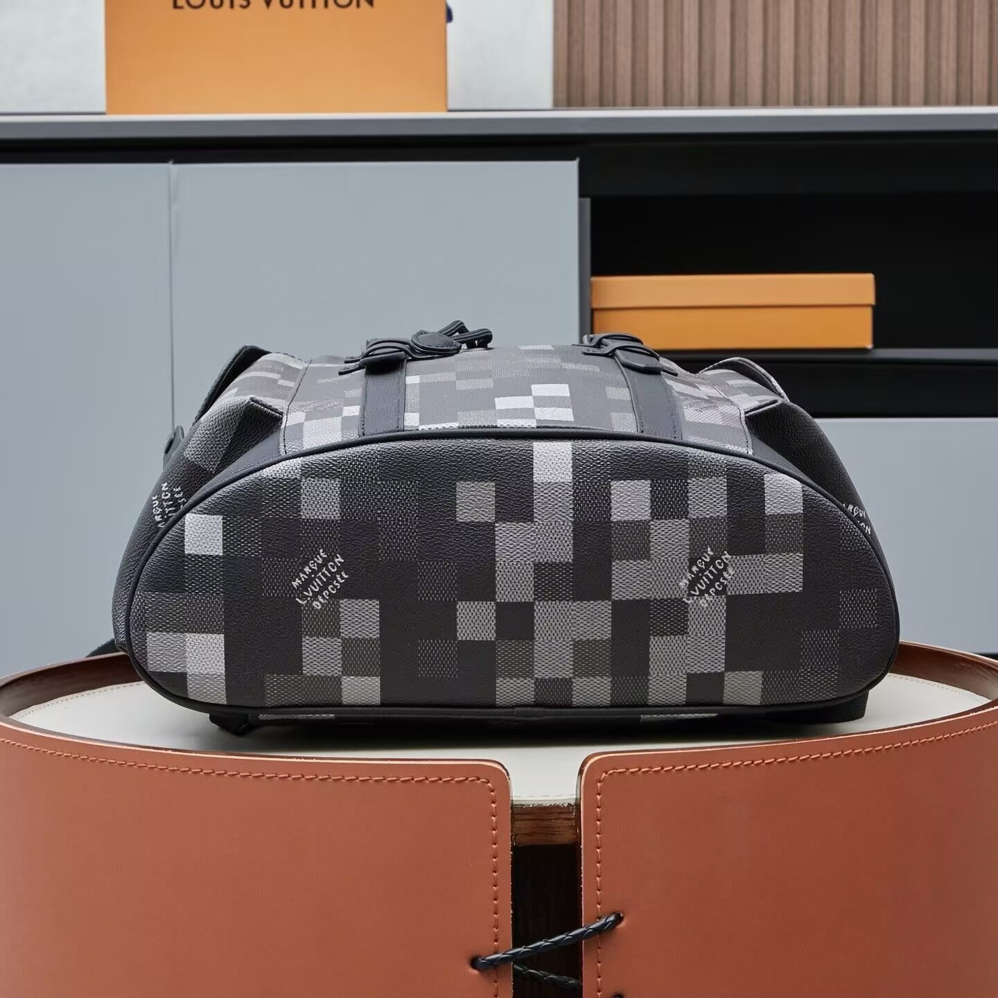 LV Christopher MM M14952 38x44x12.5cm