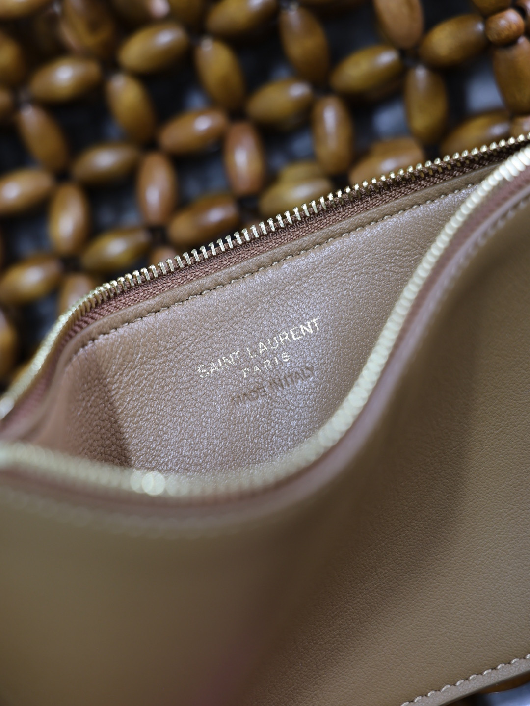 Y*L le 5 à 7 large in wood beads 30x35x10cm