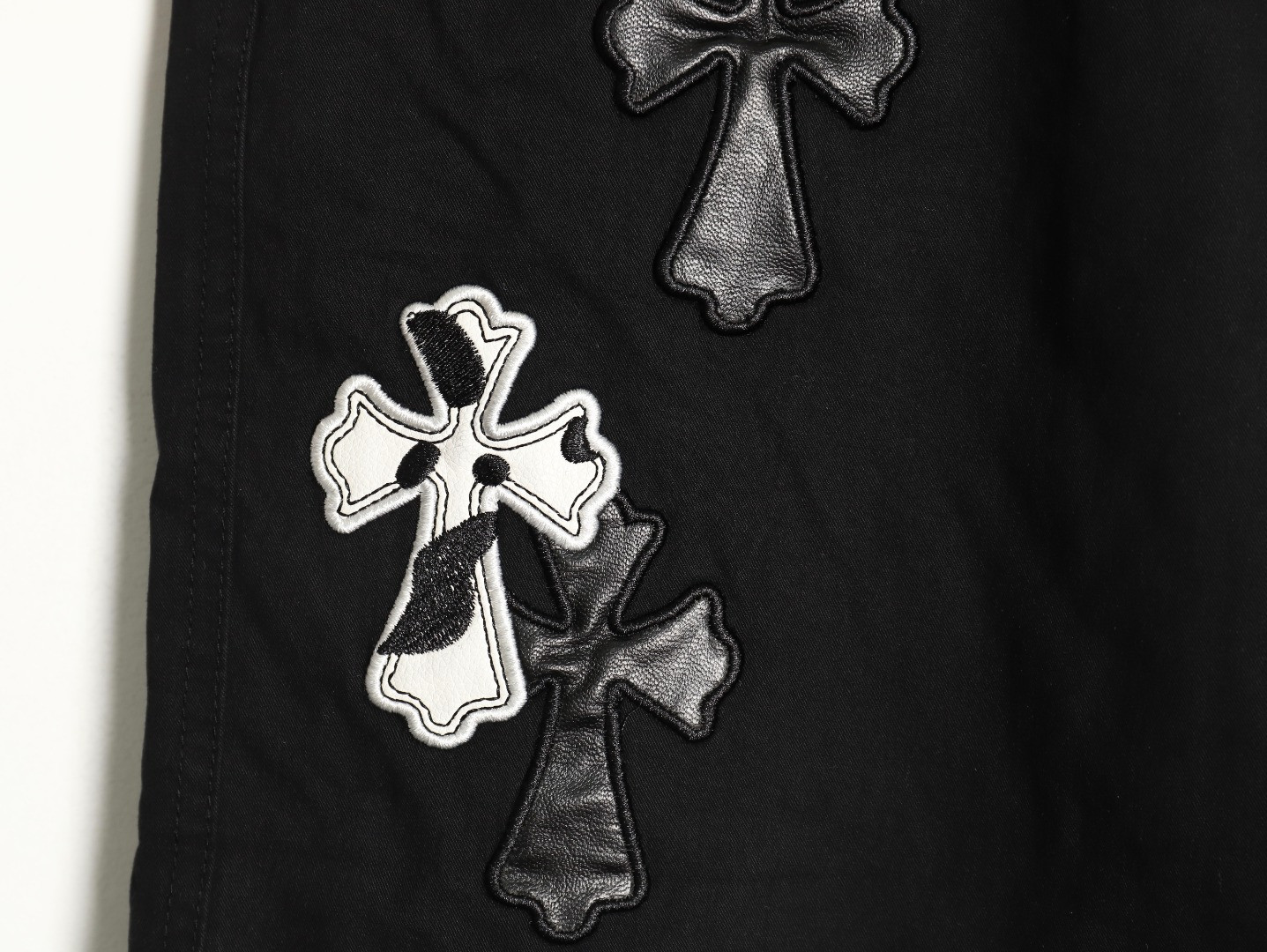 Ch**me He**ts shorts