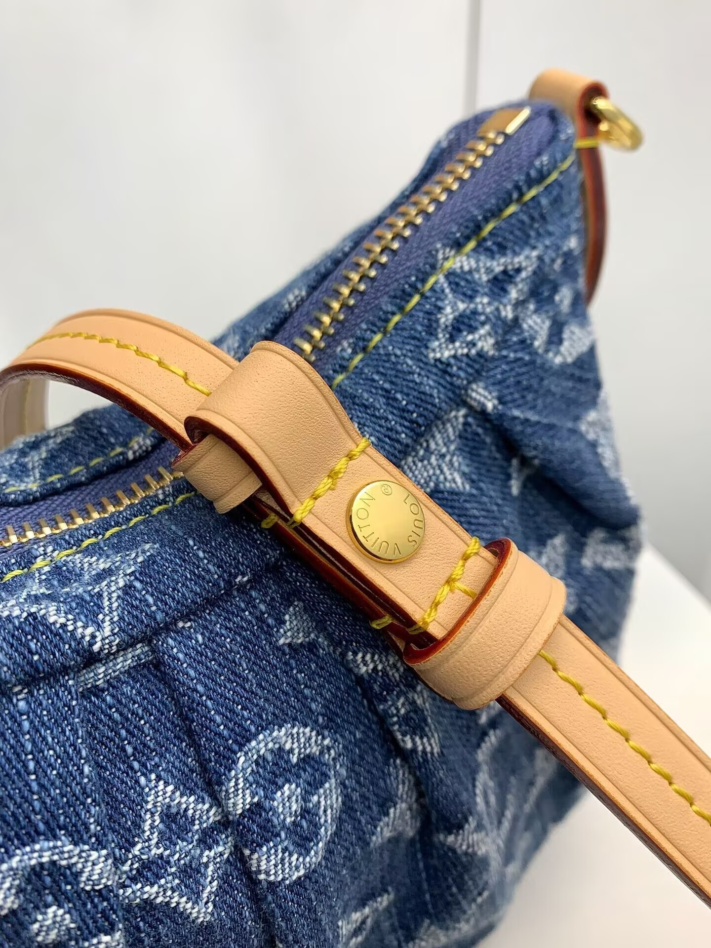 LV Pochette Valley M13571 21x15x 7cm