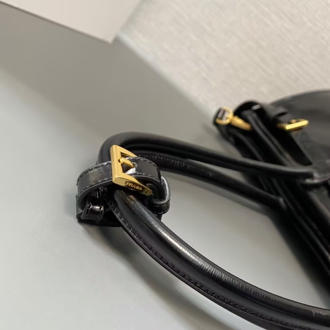 Pra*a bonnie large leather handbag in black 24x38x12cm