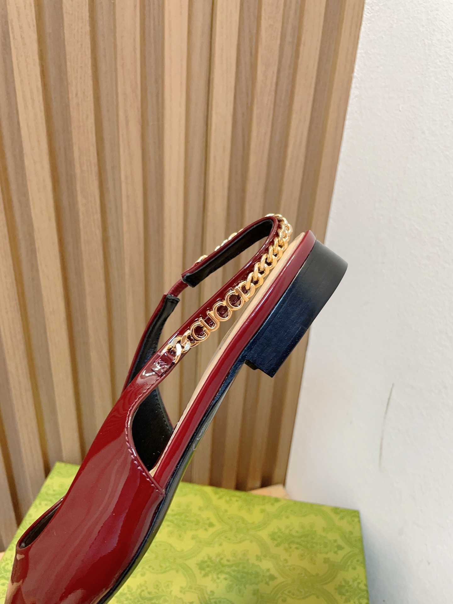 G*u*i signoria slingback pump flat shoes