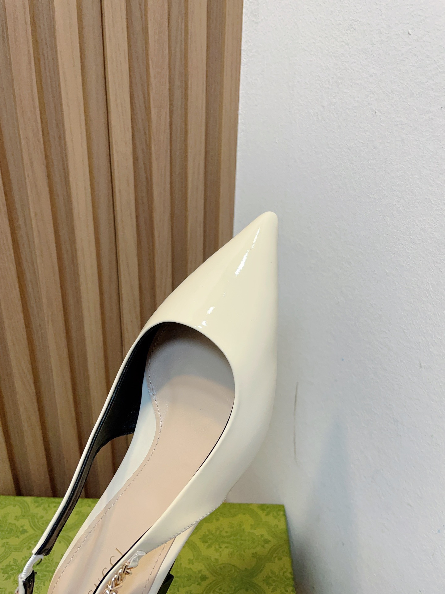 G*u*i signoria slingback pump flat shoes