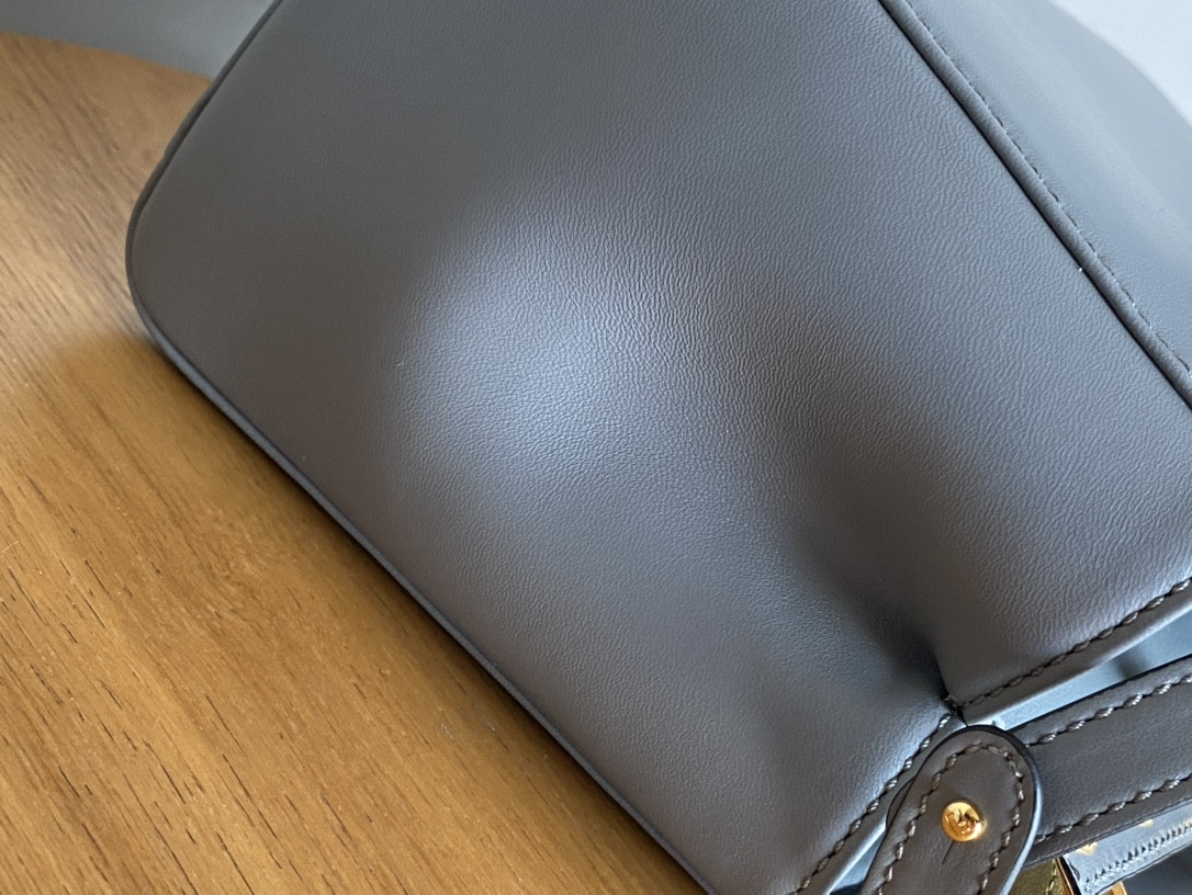 F**di 8315c peekaboo bag 23x9x20cm