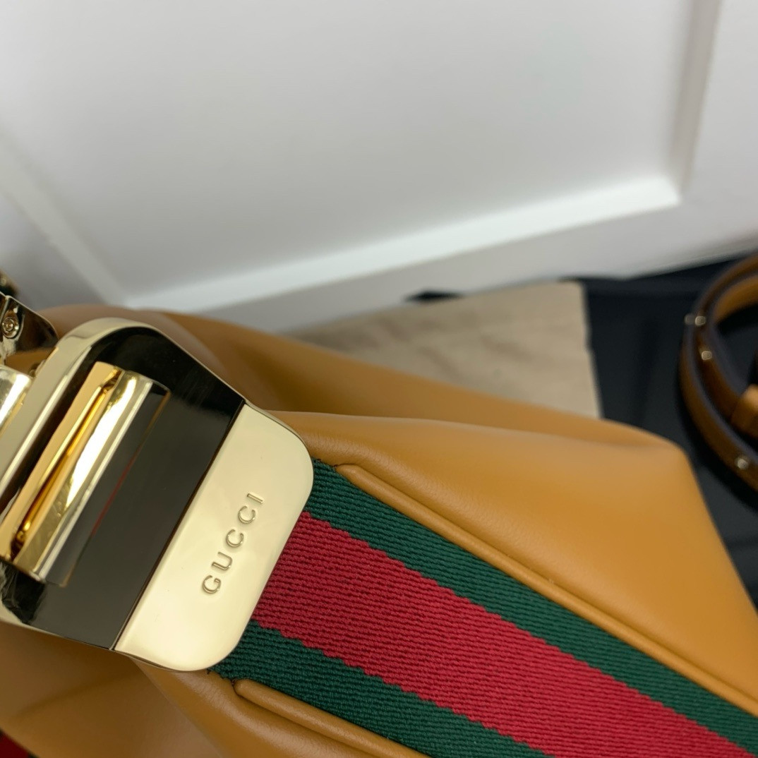 G*u*i attache medium shoulder bag 13.8″w x 12.6″h x 2.4″d