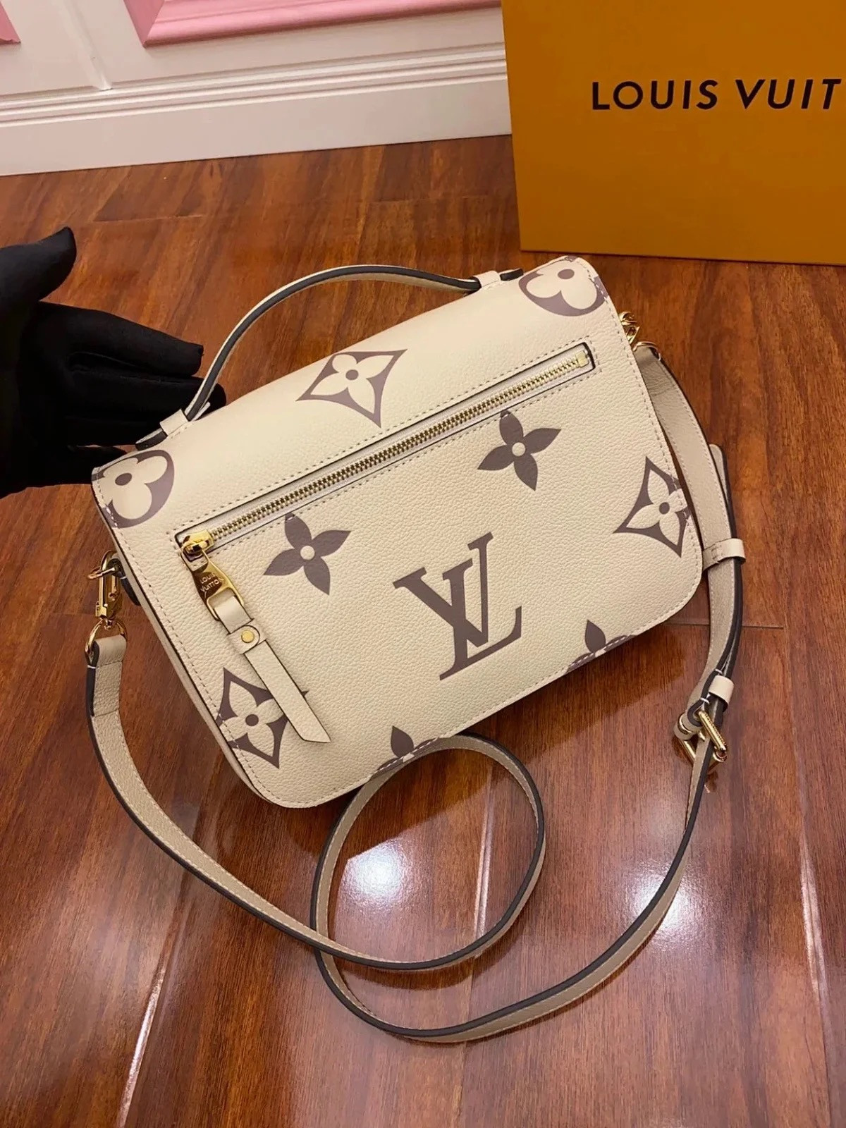 LV POCHETTE METIS M45596