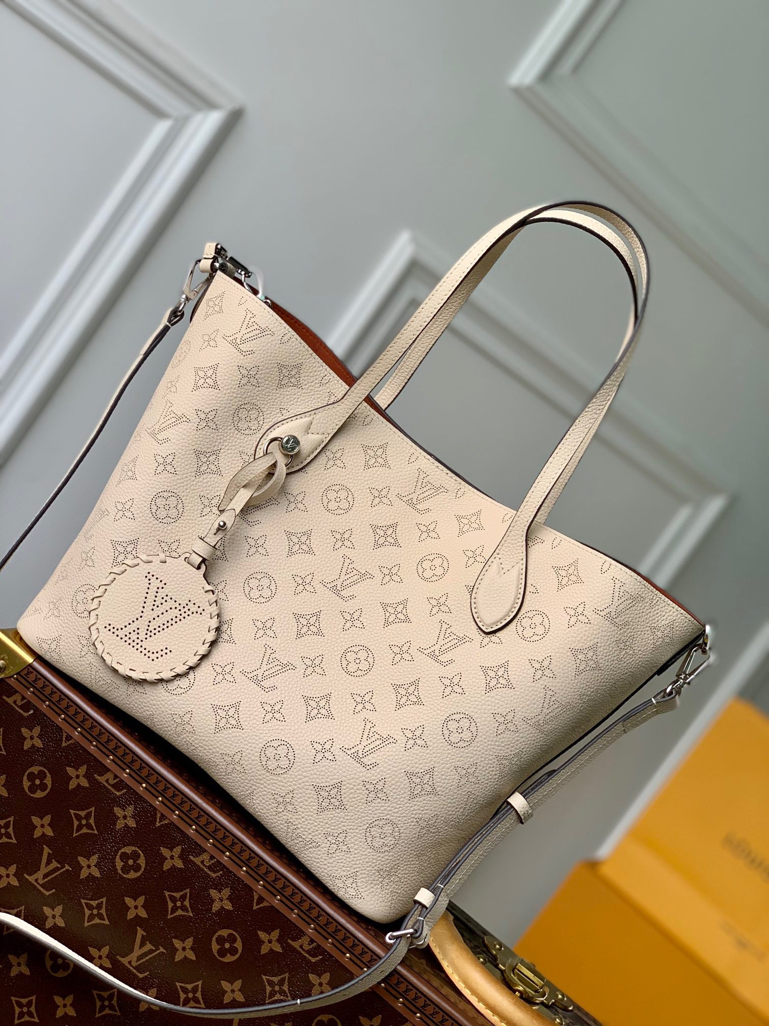 LV Blossom MM M21851