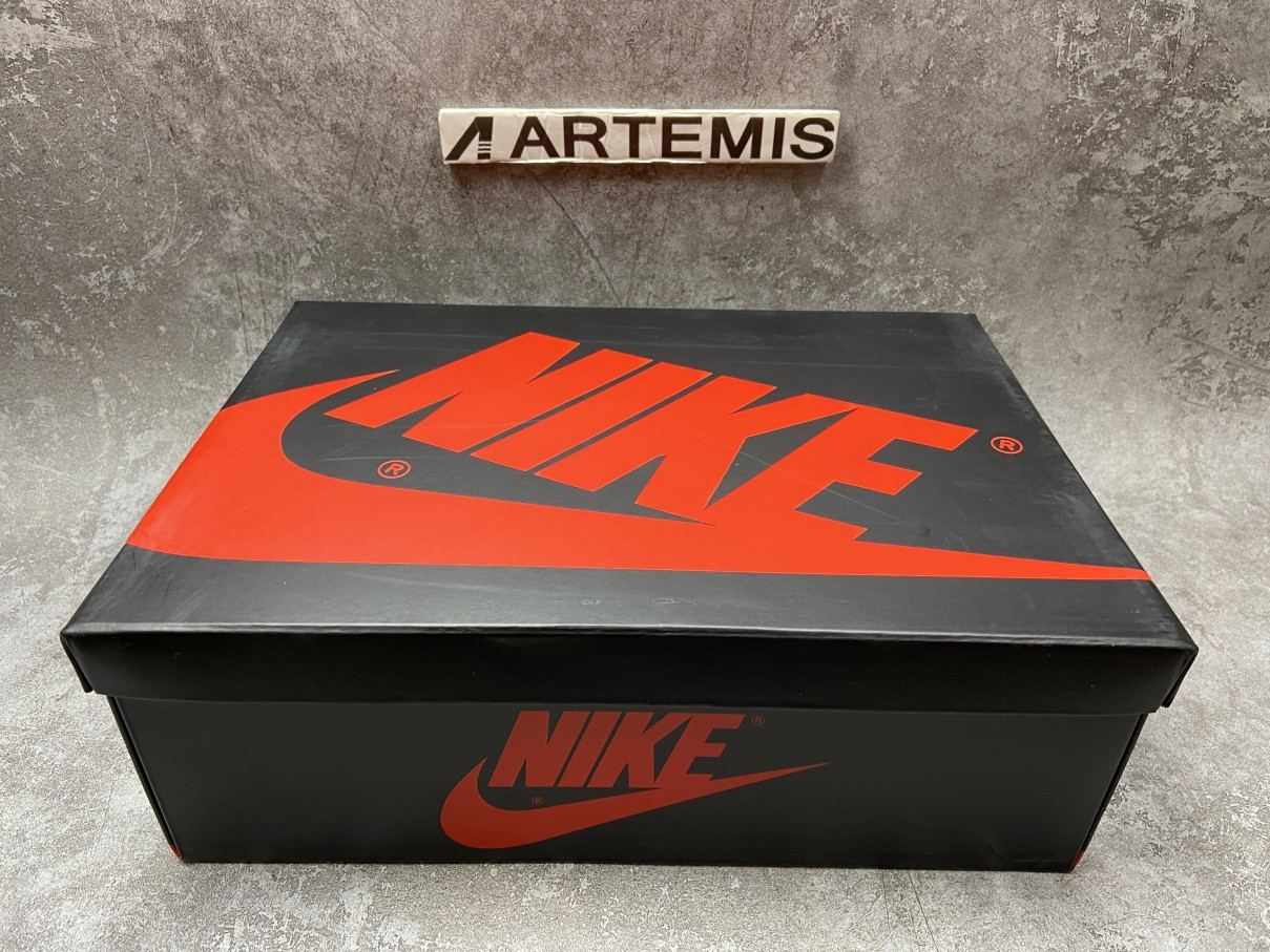 Air Jordan 1 Retro High Black White