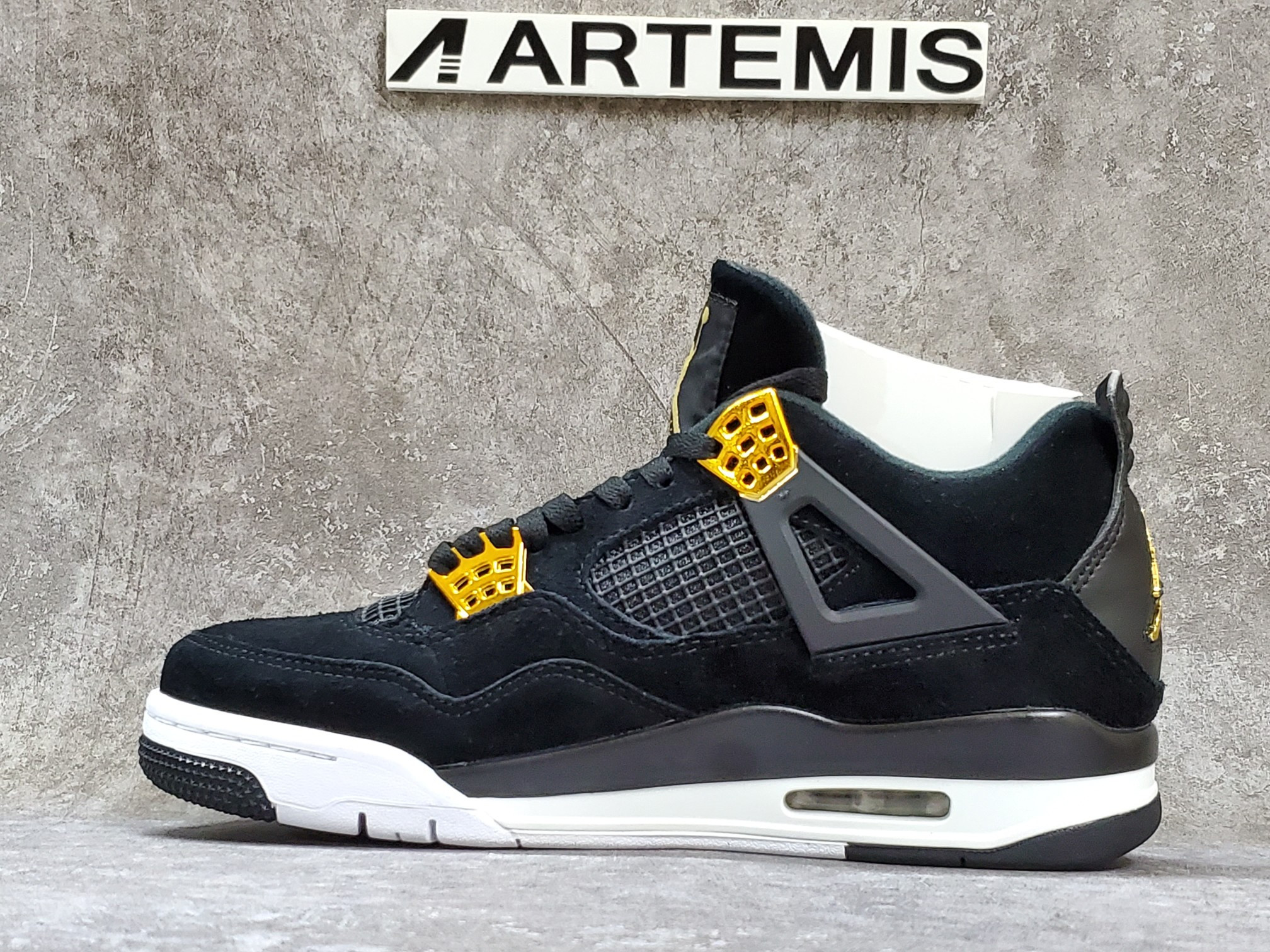 Air Jordan 4 Retro Royalty