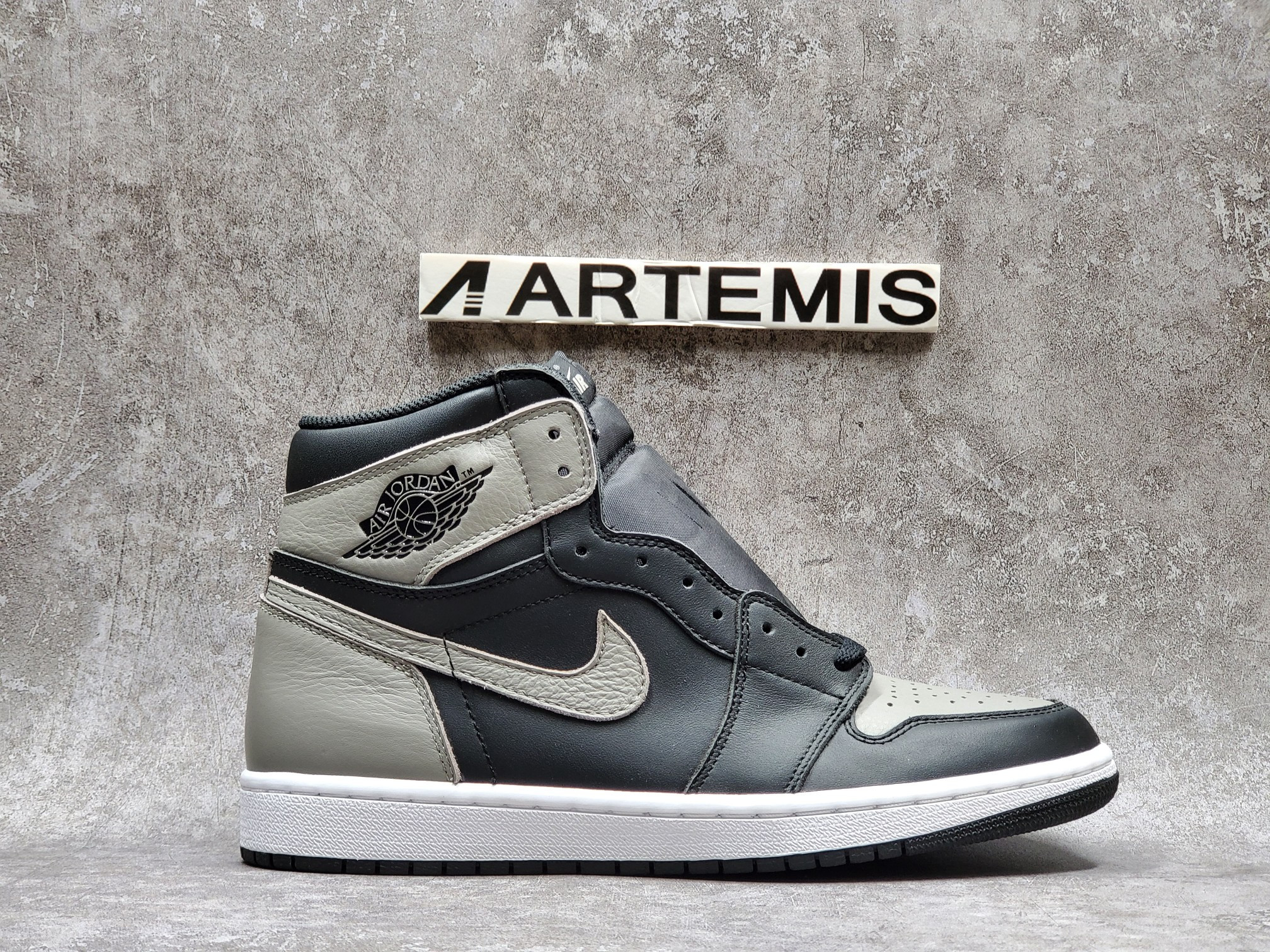 Air Jordan 1 Retro High Shadow