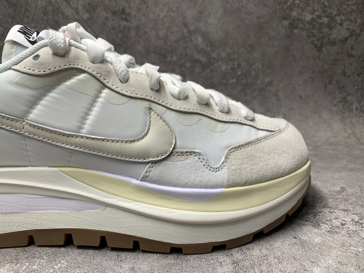 Nike Vaporwaffle Sacai Sail Gum