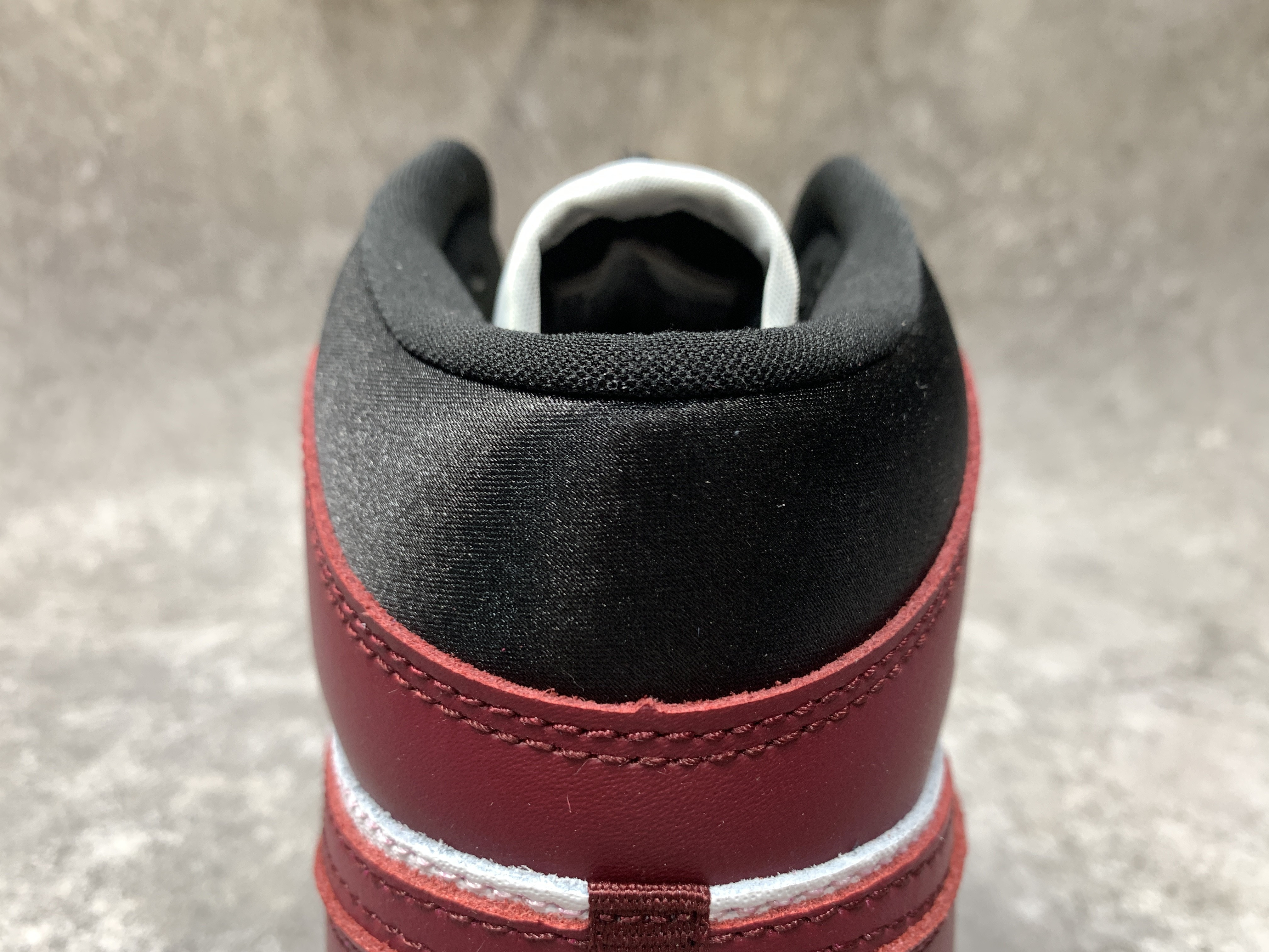 Air Jordan 1 Mid SE Black Dark Beetroot