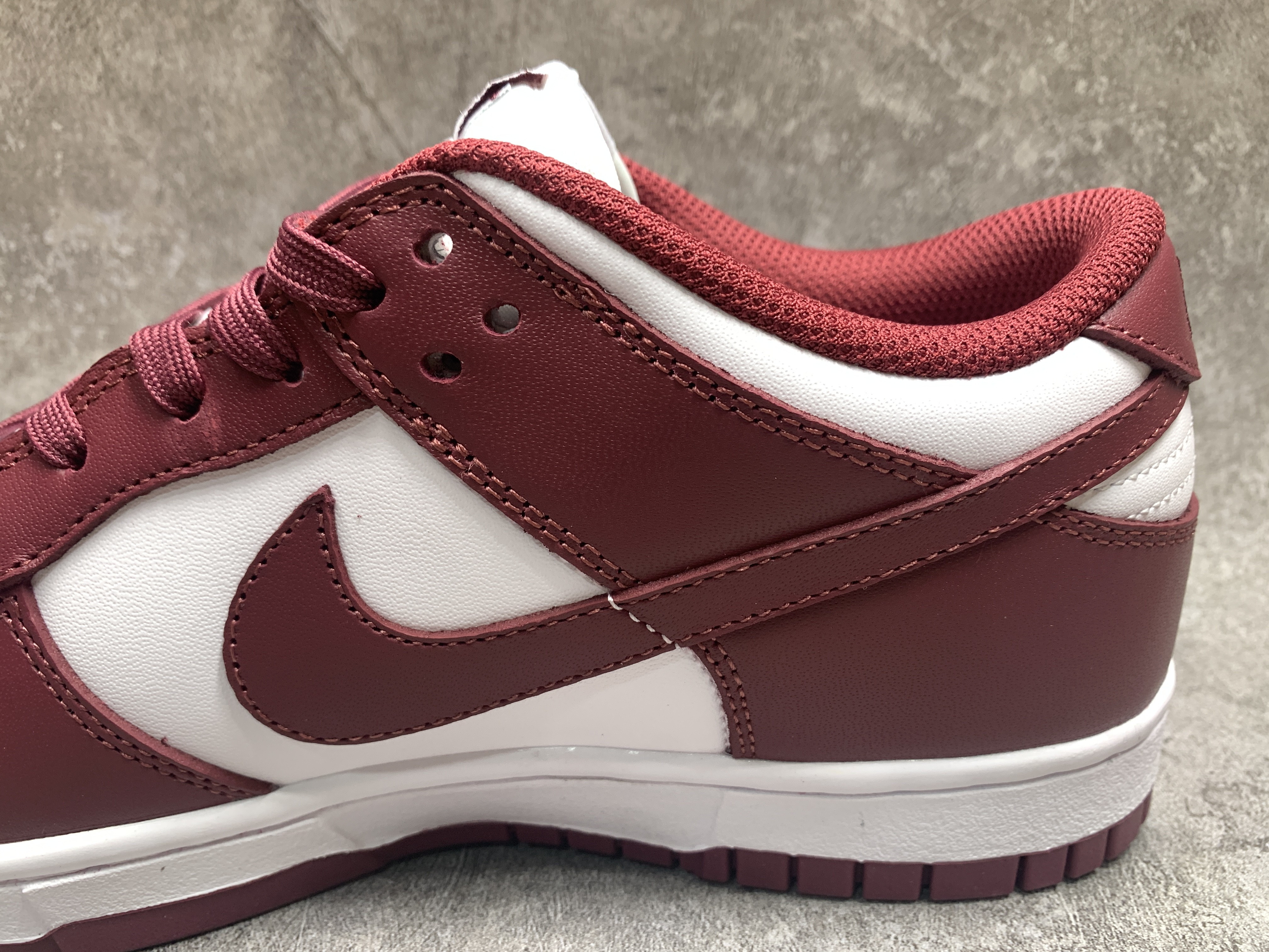 Nike Dunk Low Bordeaux