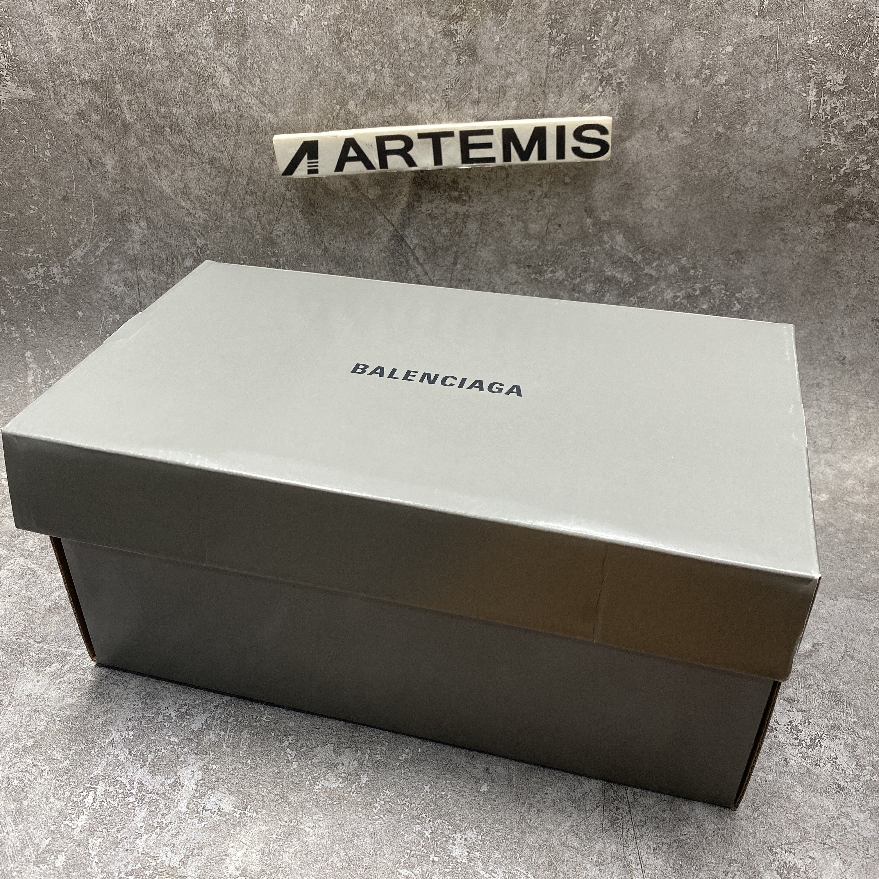 Balenciga Mold Slides Pink (run one size bigger)