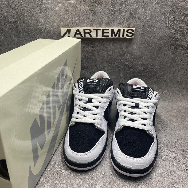 Nike SB Dunk Low TIGHTBOOTH