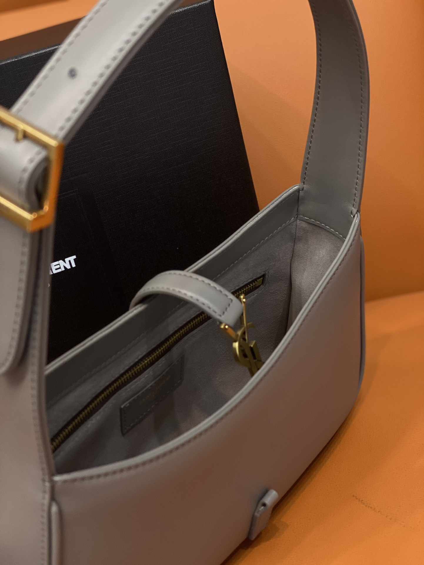 Y*L le 5 À 7 in smooth leather storm 23 x 16 x 6.5 cm