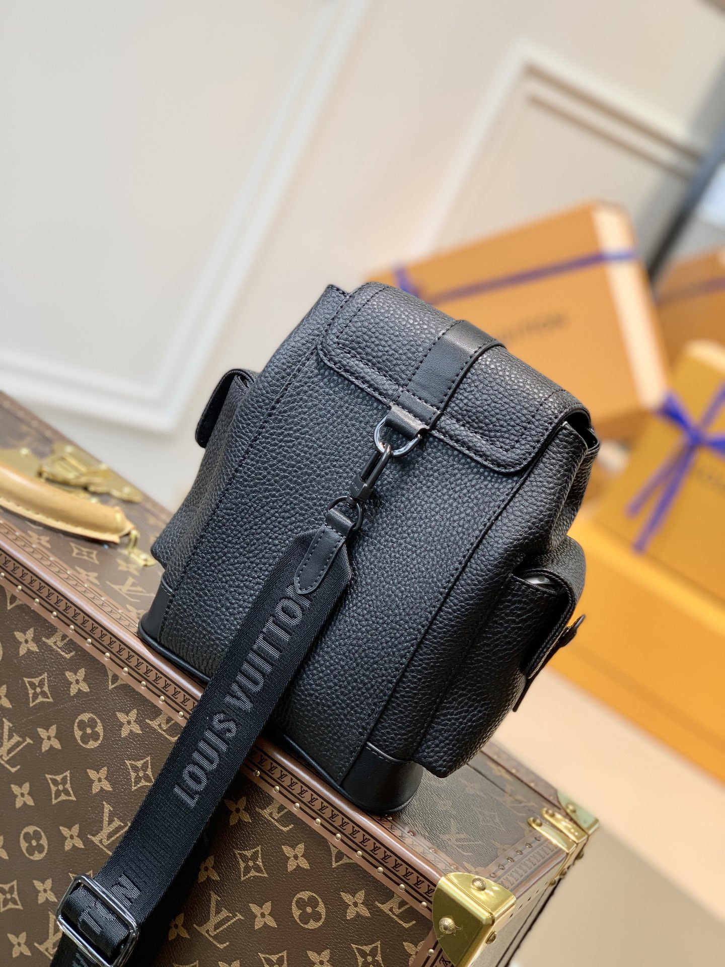 LV CHRISTOPHER XS M58495