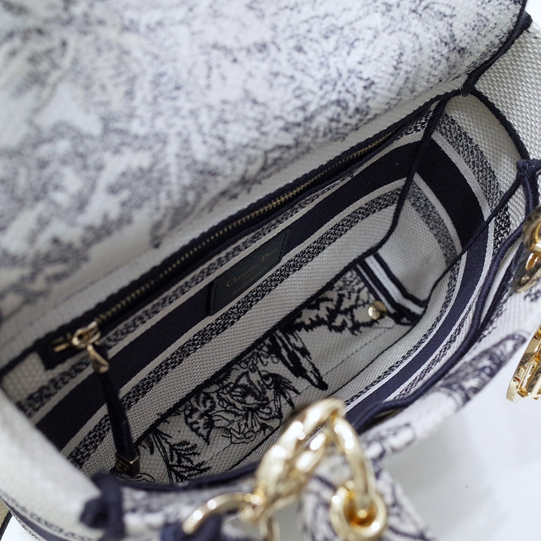 medium D*or lady d-lite bag  24 x 20 x 11 cm