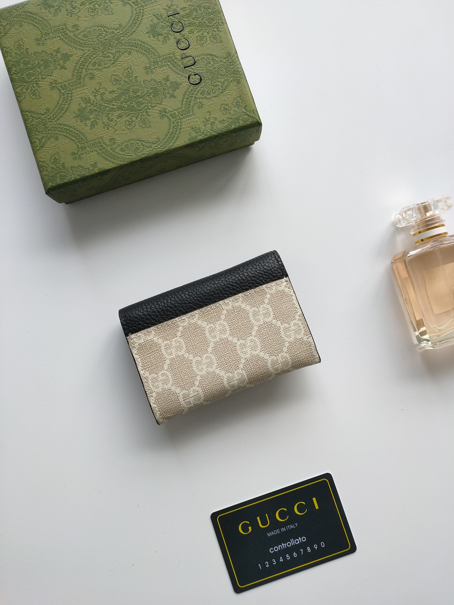 G*u*i gg  card case wallet