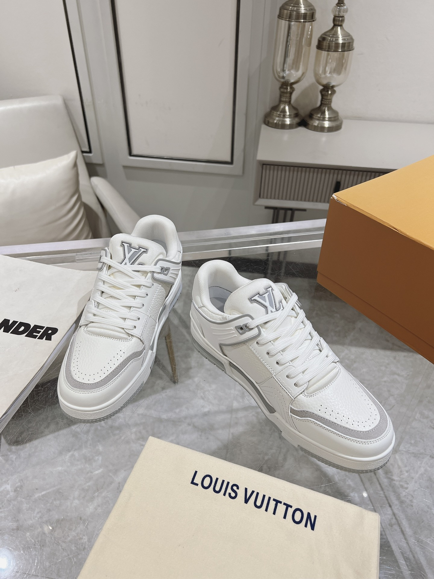 UA LV Trainer Sneaker