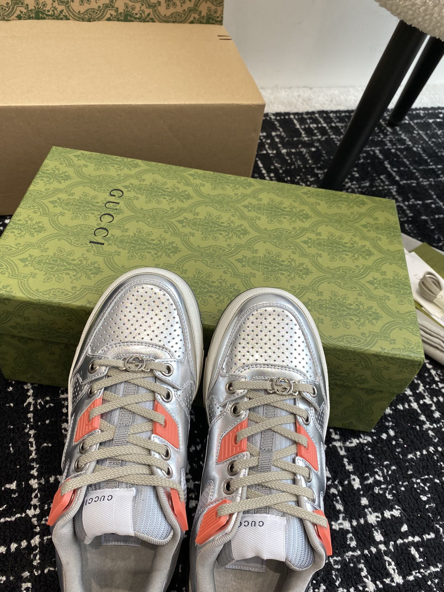 ua G*u*i low-top sneaker