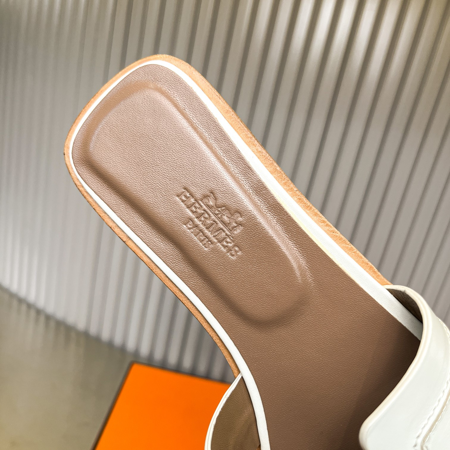 ua H**me5 oran sandal