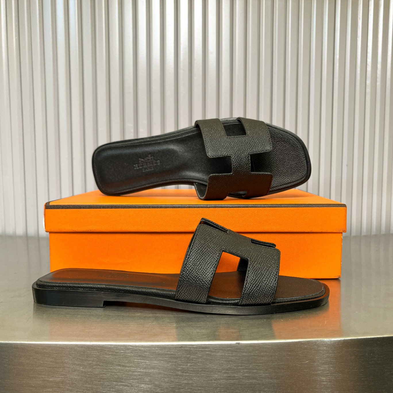 ua H**me5 oran sandal