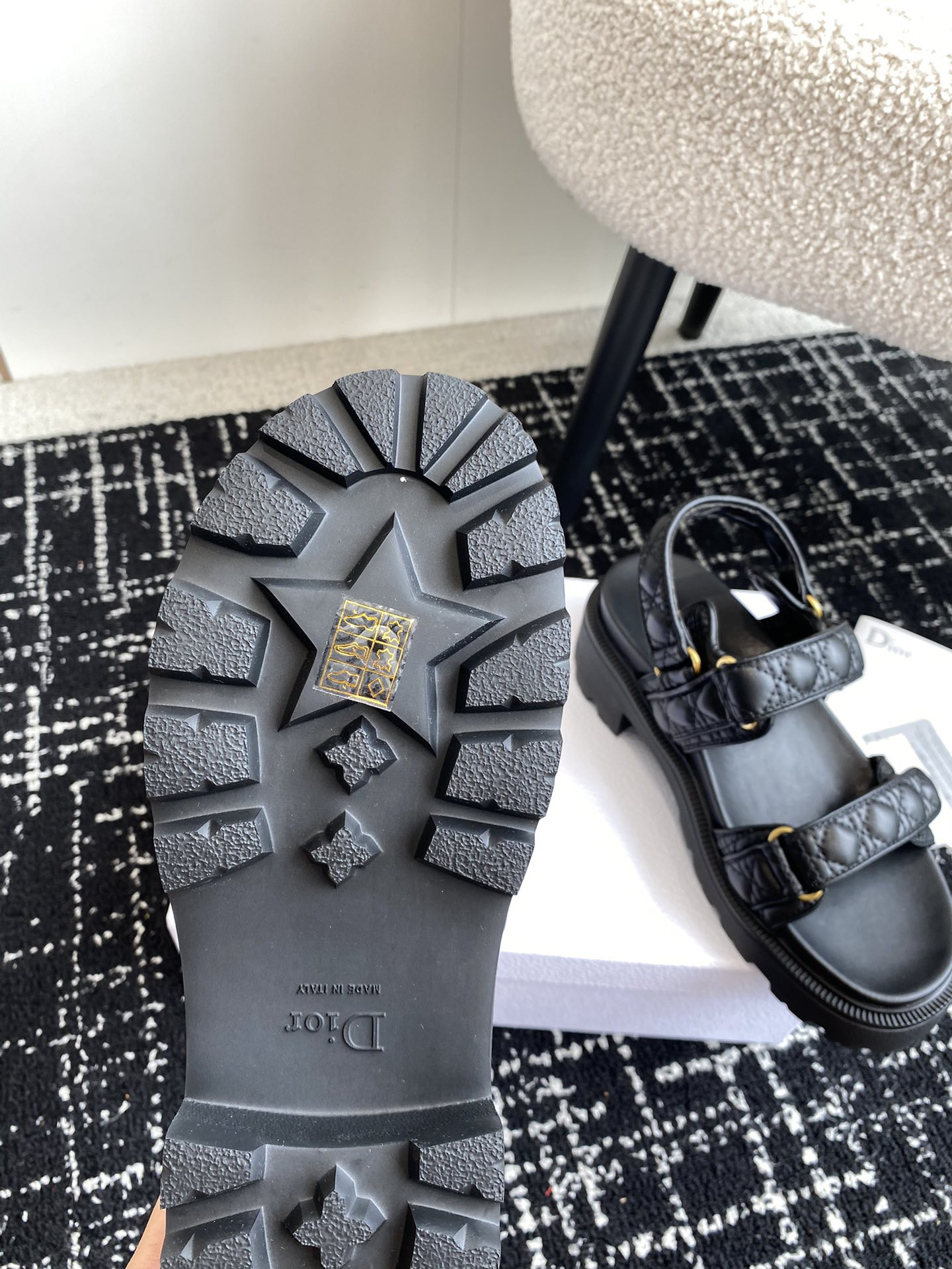 ua D*oract platform sandal