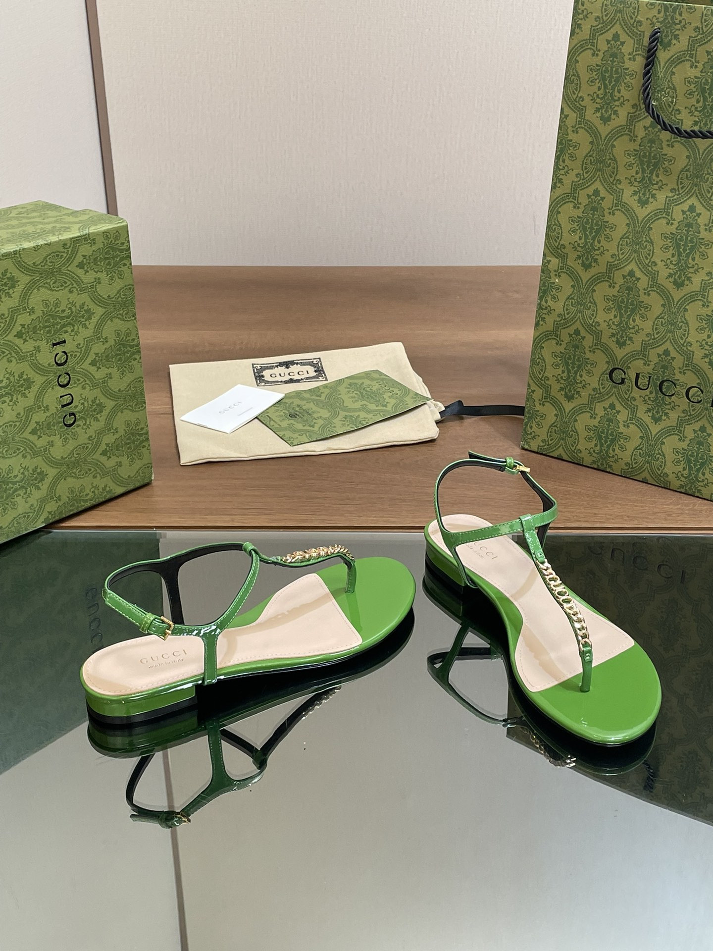 ua G*u*i signoria thong sandal