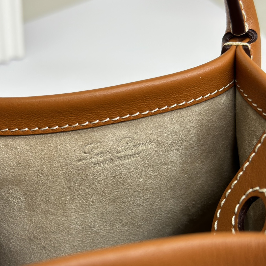 L**o p*ana micro bale bag smooth calfskin 23 x 16 x 14 cm