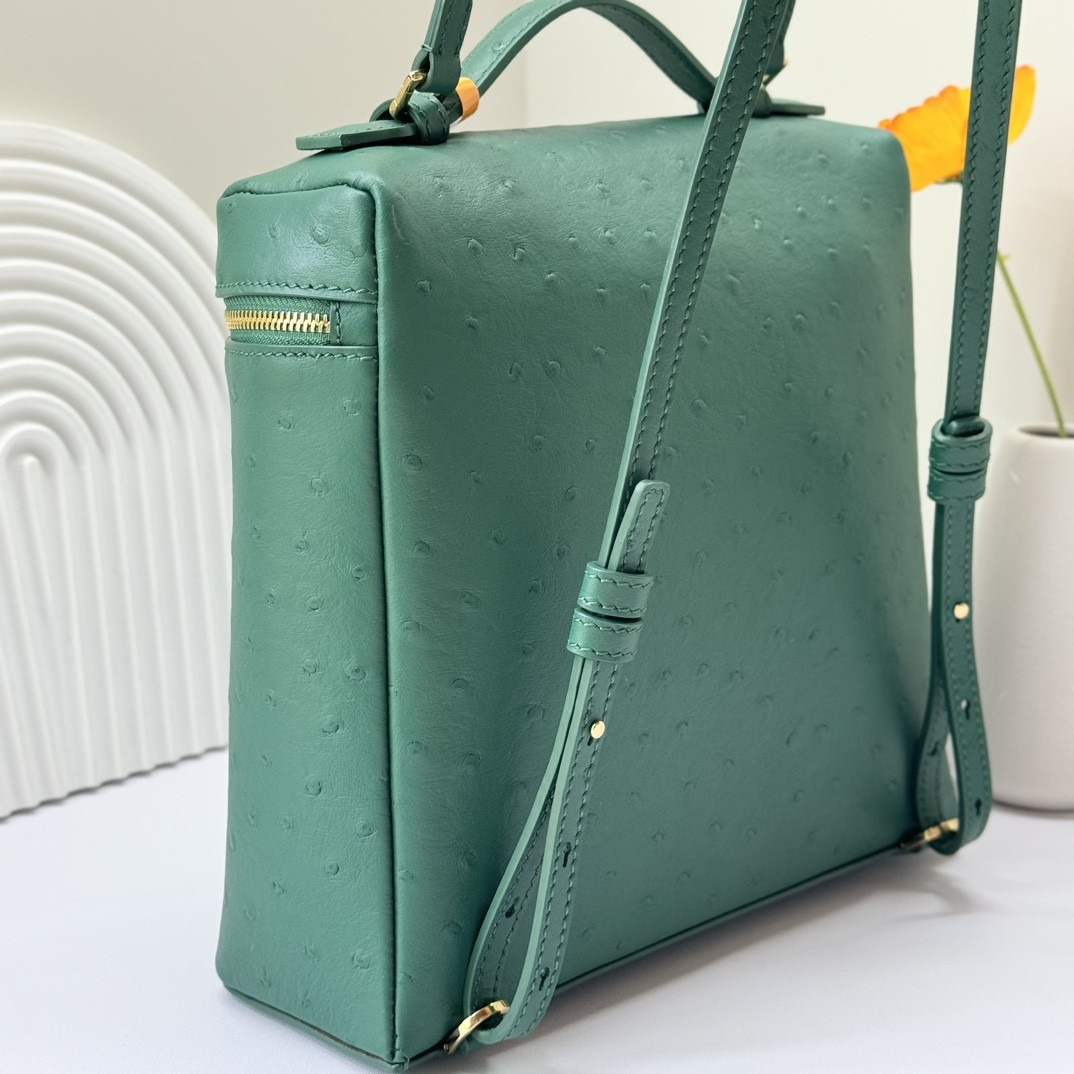 L**o p*ana extra pocket backpack l23.5 ostrich-grained leather 23 x 21 x 8 cm