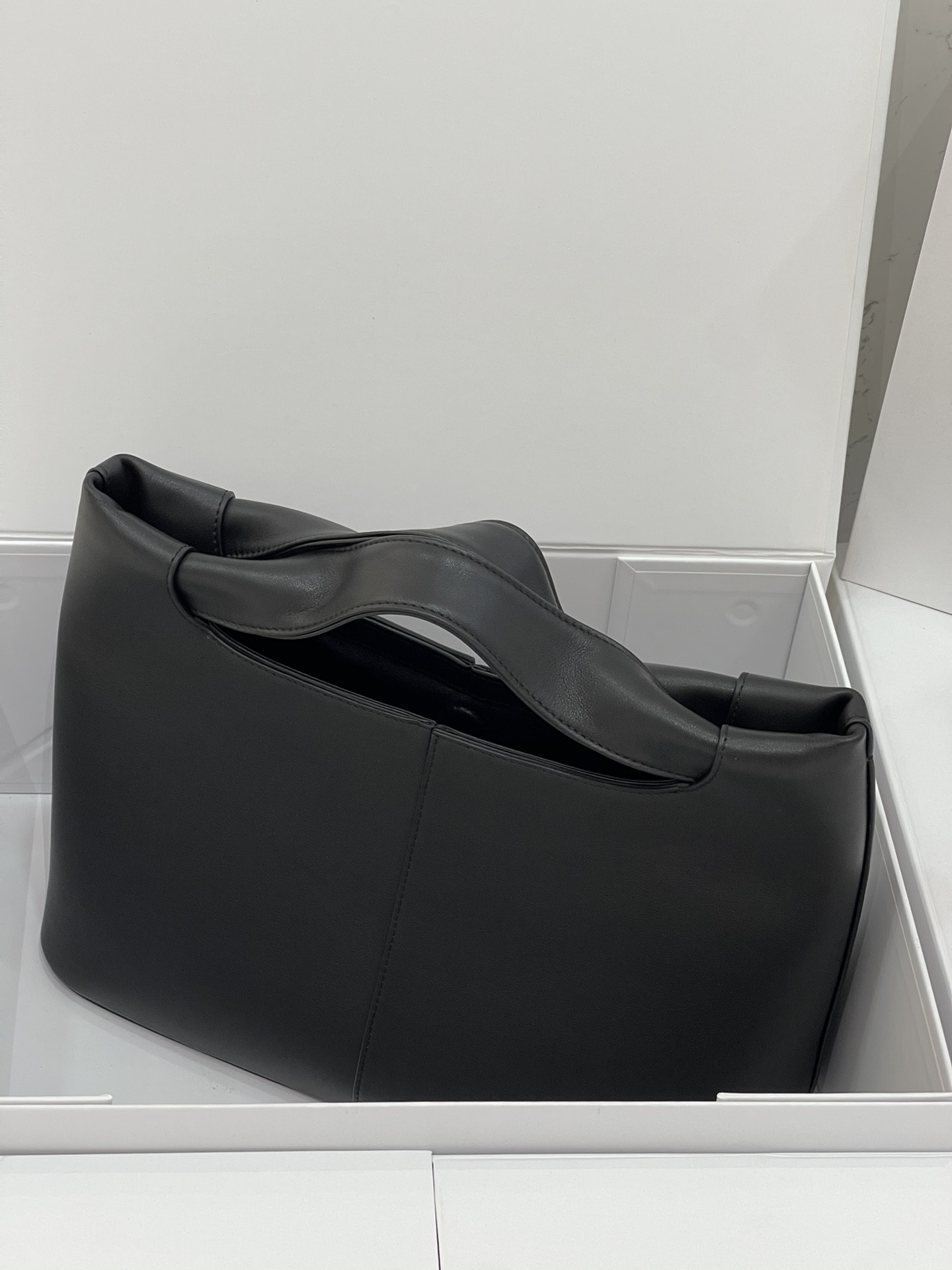 T*e R0w camdem  32x23x14cm