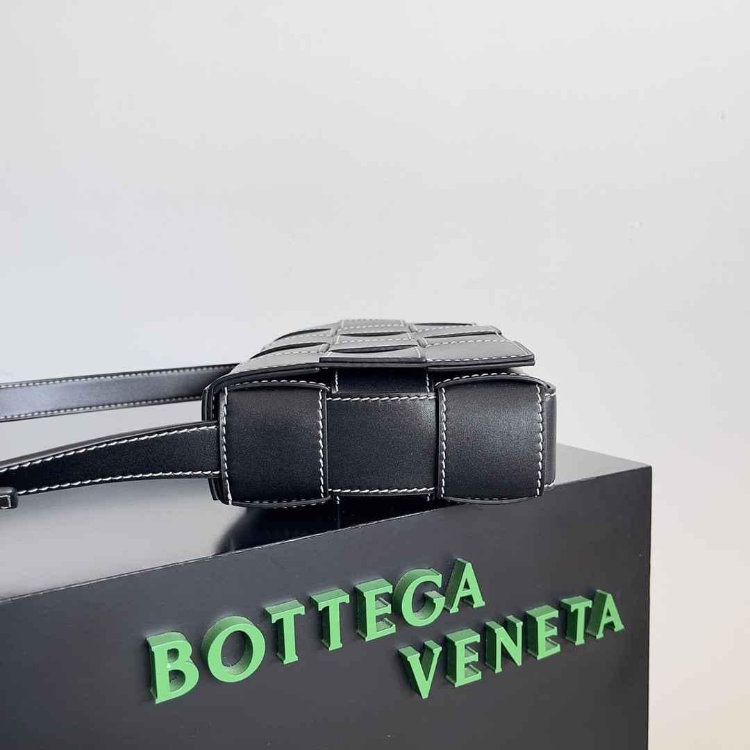 bo*te*ga Ve*ne*ta cassette 15x23x5cm