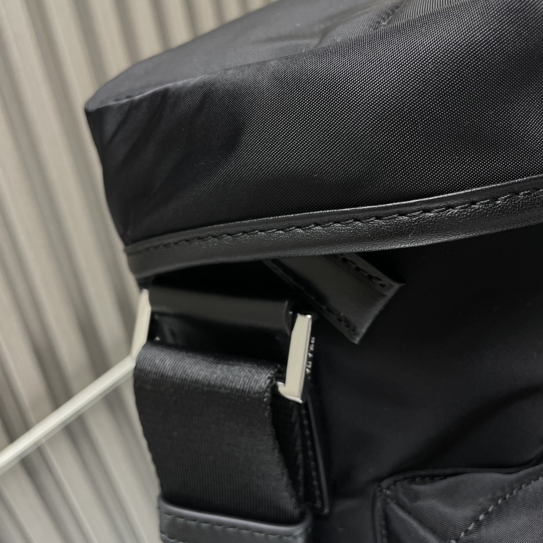 Pra*a re-nylon x leather shoulder bag 23x29x15cm